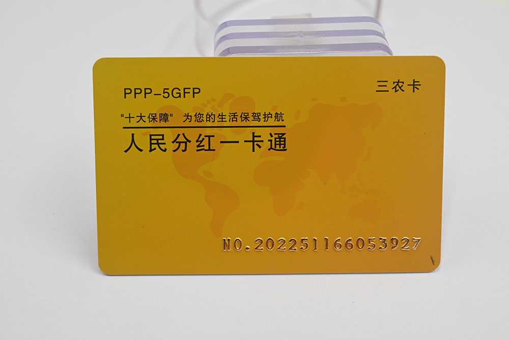 The difference between magnetic stripe card and barcode card